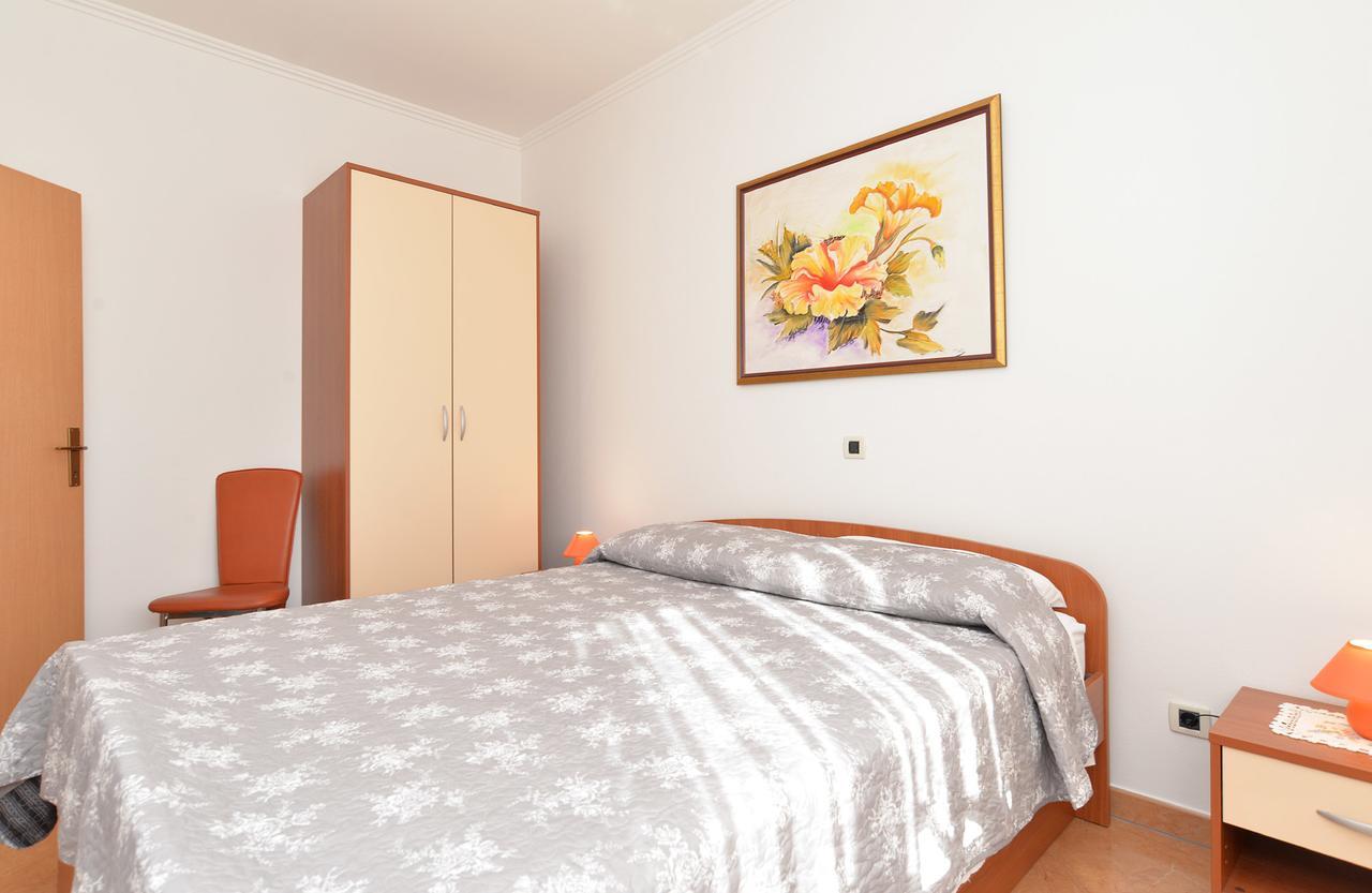 Apartment Ljiljana 1553 Новиград Экстерьер фото