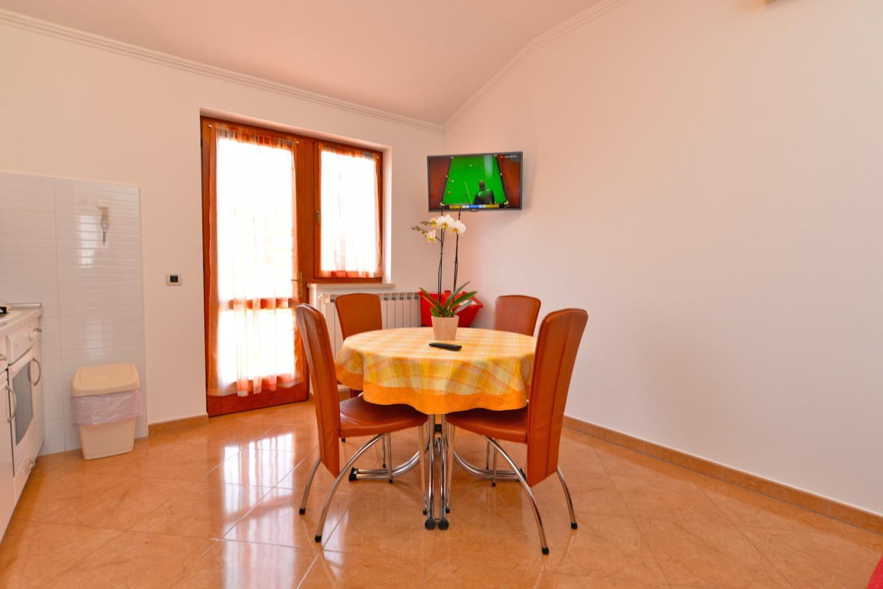 Apartment Ljiljana 1553 Новиград Экстерьер фото