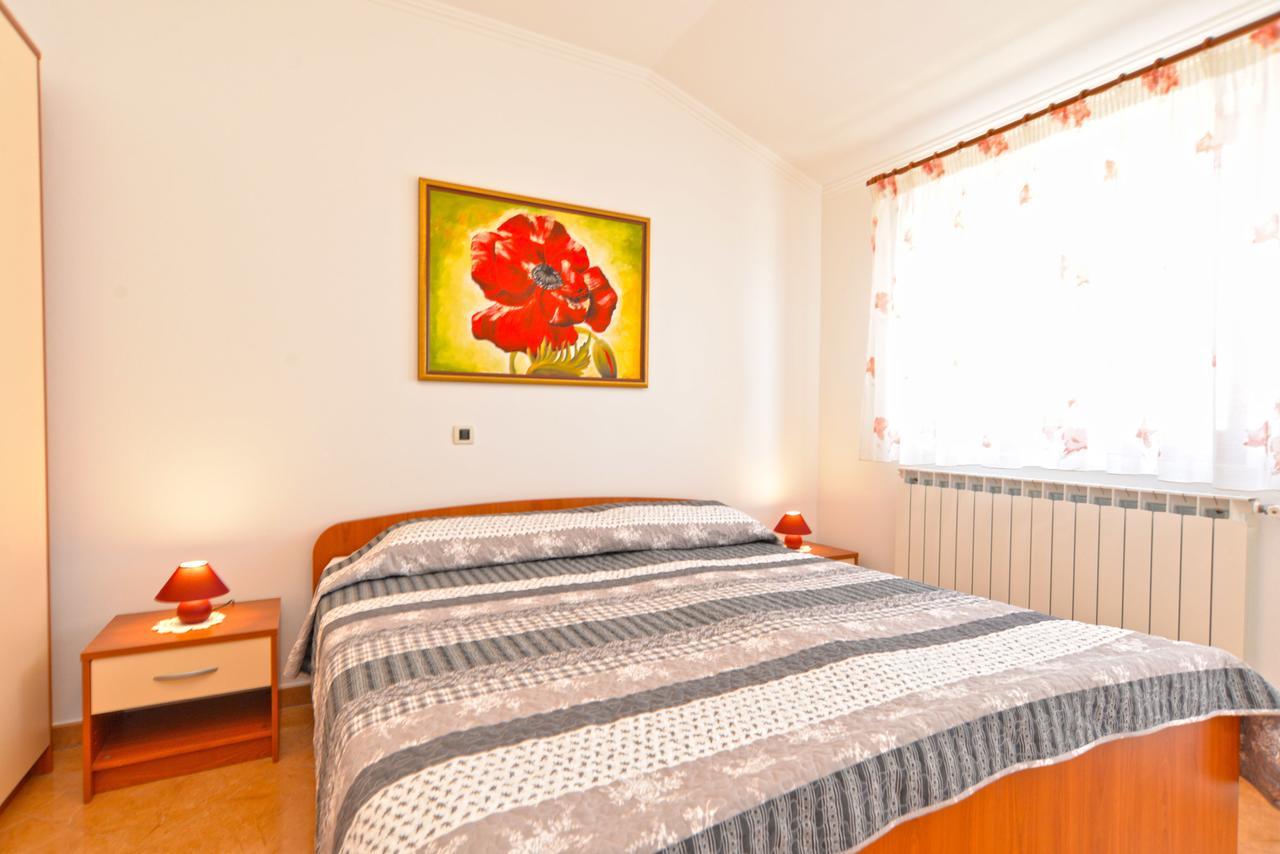 Apartment Ljiljana 1553 Новиград Экстерьер фото