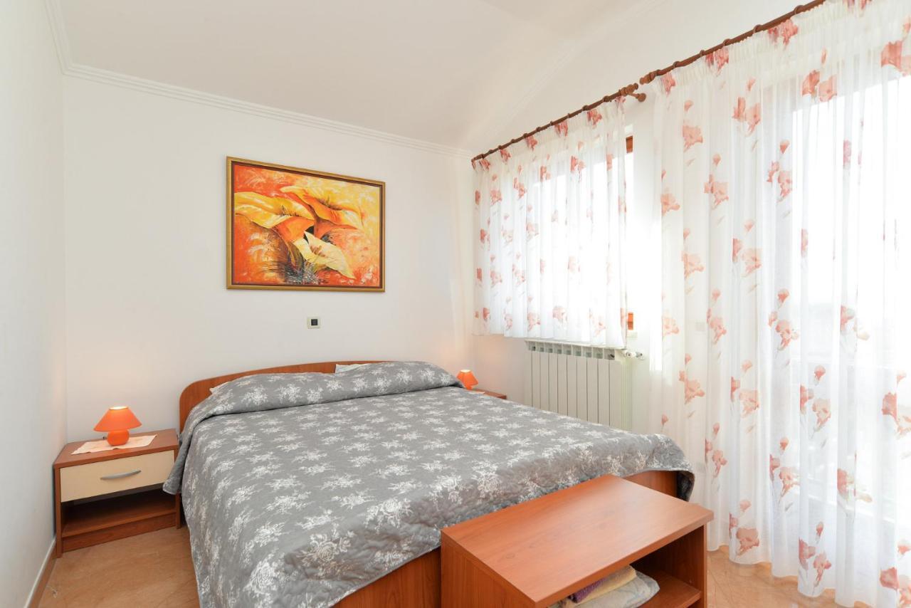Apartment Ljiljana 1553 Новиград Экстерьер фото